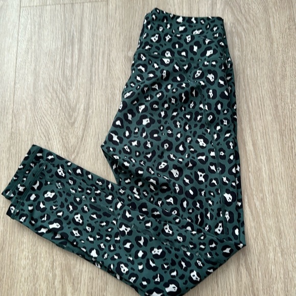 Fabletics Pants - Green leopards fabletics leggings